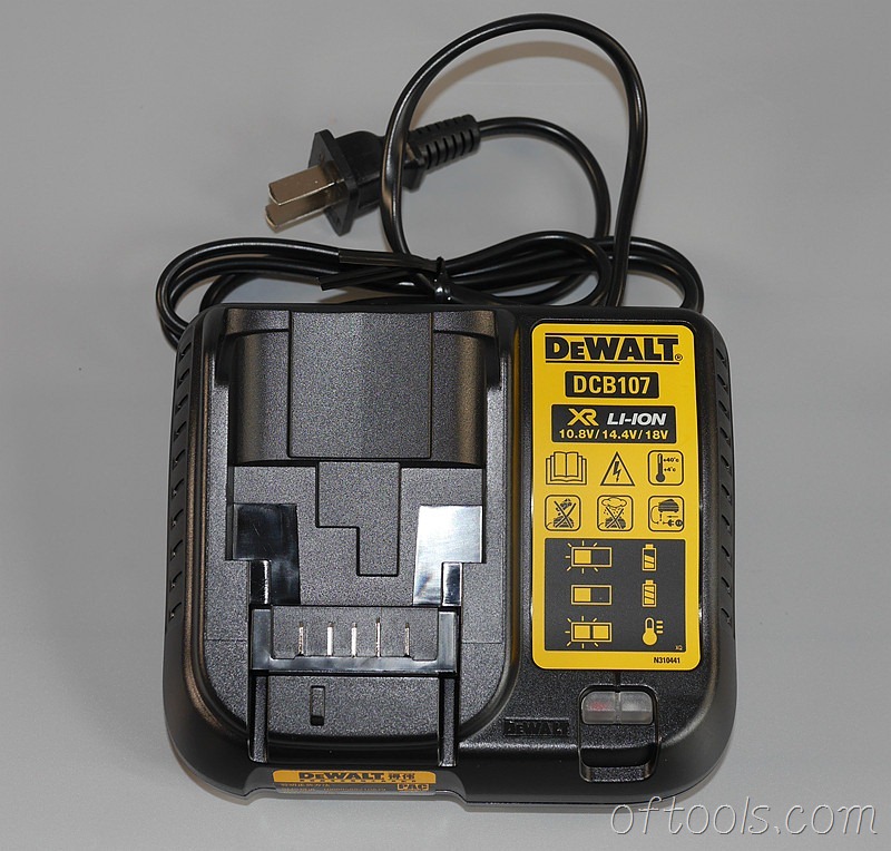 13、得伟（DEWALT）DCD700CK2-A9充电器