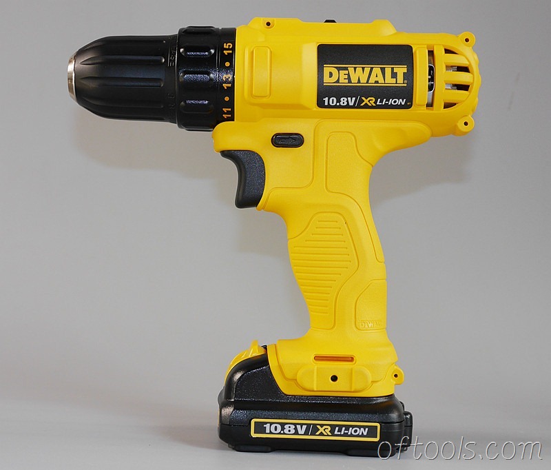 33、得伟（DEWALT）DCD700装上电池后各面特写