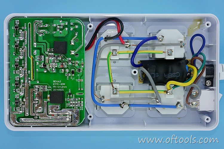 8、ORICO HPC-4A5U 智能插座 电路分布特写